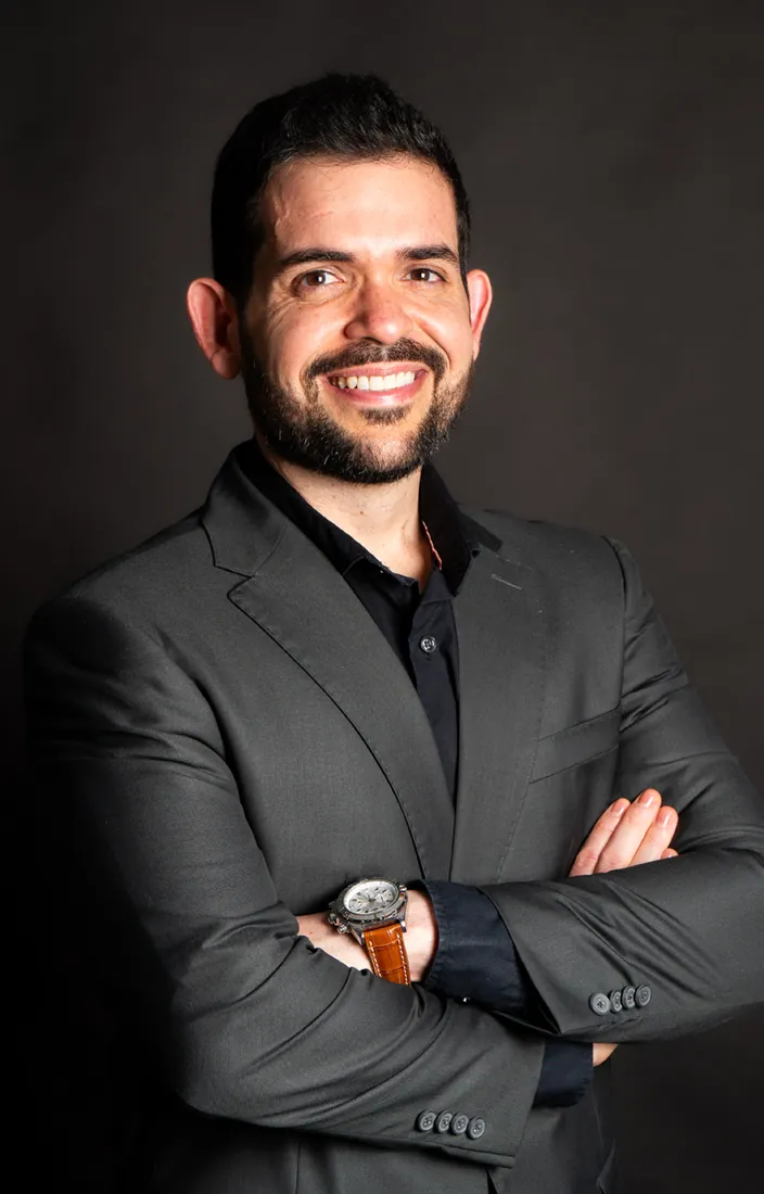 Retrato de Igor Caleb, nutricionista e CEO da Clínica Nutrilight